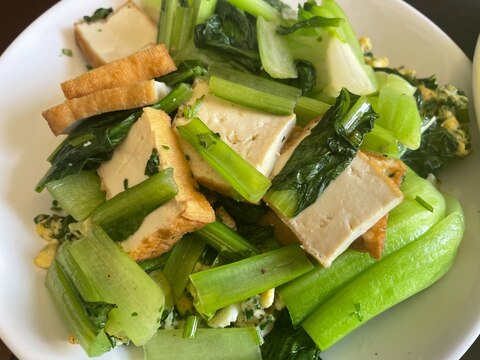 厚揚げ豆腐と小松菜と青梗菜の炒め物